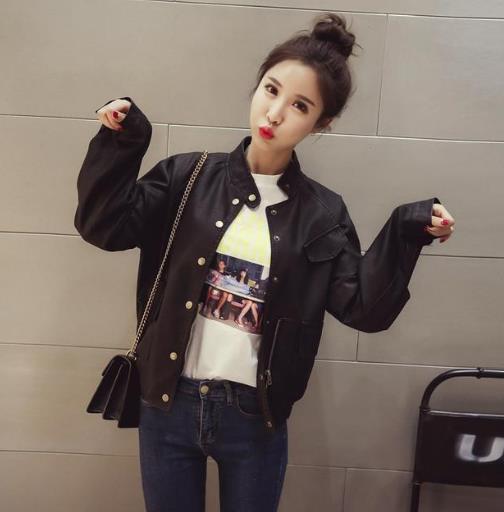 蝙蝠袖机车夹克外套搭配牛仔裤：凸显时尚潮流（图）