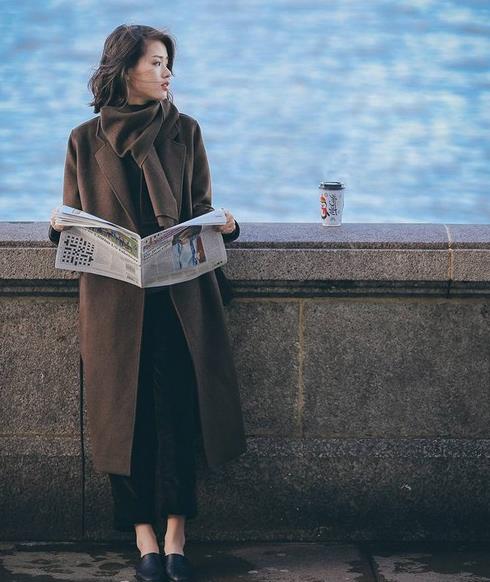 茧型双面呢长外套怎么搭配才能凸显英姿帅气(图) 茧型双面呢长外套怎么搭配才能凸显英姿帅气(图)