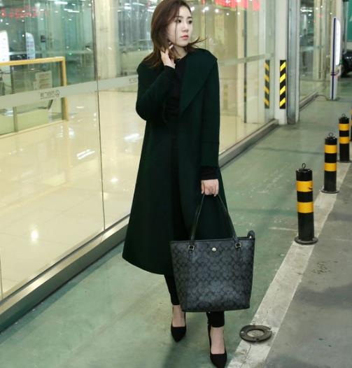 茧型双面呢长外套怎么搭配才能凸显英姿帅气（图）