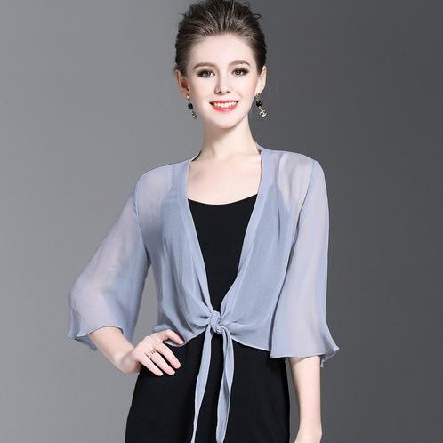 背心裙搭配蕾丝小开衫：优雅淑女小开衫分享（图）