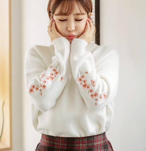 秋冬有了韩版宽松加厚毛衣这个冬天更暖和(图) 秋冬有了韩版宽松加厚毛衣这个冬天更暖和(图)