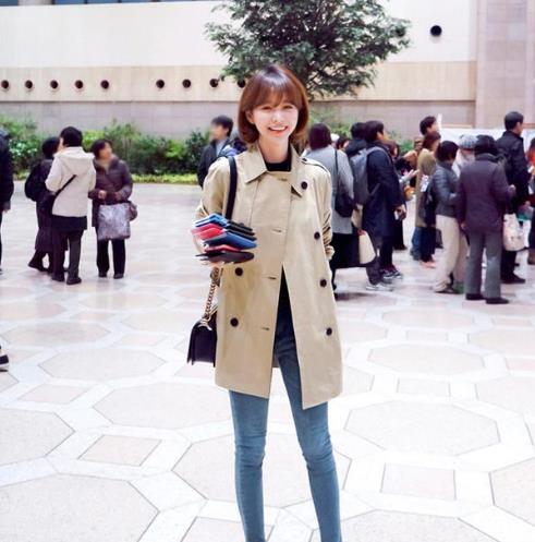 秋季时尚优雅的风衣才是明智的选择：显瘦又保暖