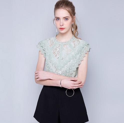 圆领修身T恤搭配棉麻半身裙：休闲百搭T恤分享