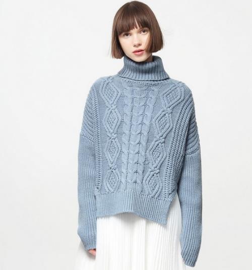 蕾丝连衣裙搭配高领纯色针织衫:时尚复古范(图) 蕾丝连衣裙搭配高领纯色针织衫:时尚复古范(图)