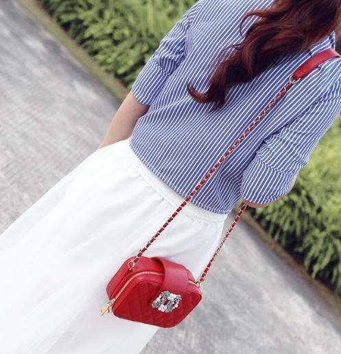 款式新颖的6款单肩斜挎包:简约时尚斜挎包推荐(图) 款式新颖的6款单肩斜挎包:简约时尚斜挎包推荐(图)