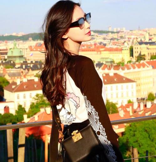 angelababy杨颖同款印花长袖T恤：甜美又性感（图）