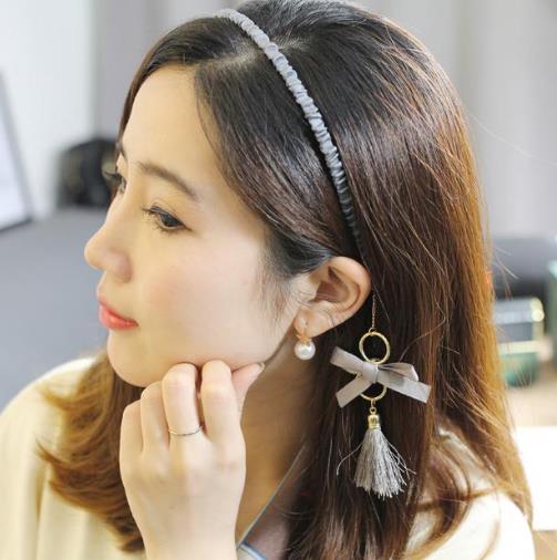 今年流行假耳环发箍:新款镶钻水钻发箍搭配(图) 今年流行假耳环发箍:新款镶钻水钻发箍搭配(图)
