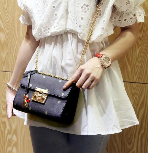 江疏影袁珊珊同款链条单肩包：帅气时髦又大气（图）