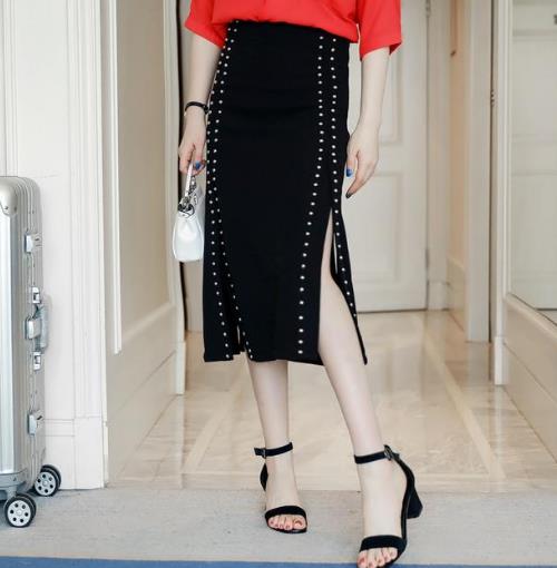 胖mm女生这样穿半身裙: 显高显瘦半身裙搭配(图) 胖mm女生这样穿半身裙: 显高显瘦半身裙搭配(图)