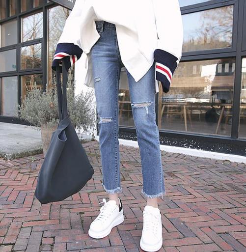 矮个子也能穿出大高个既视感:破洞高腰牛仔裤(图) 矮个子也能穿出大高个既视感:破洞高腰牛仔裤(图)