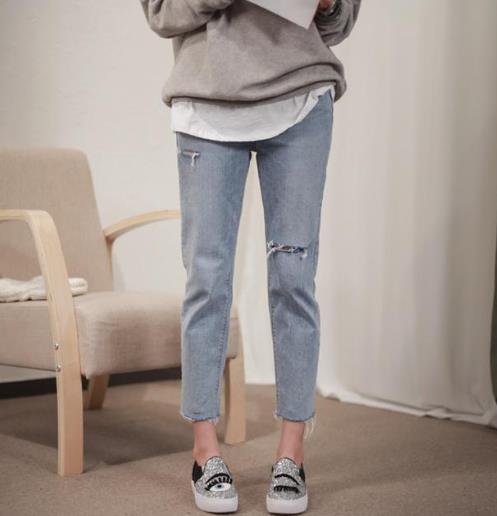 矮个子也能穿出大高个既视感：破洞高腰牛仔裤（图）