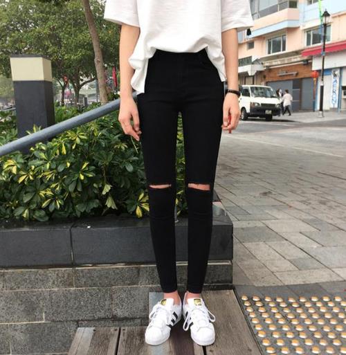 矮个子也能穿出大高个既视感：破洞高腰牛仔裤（图）