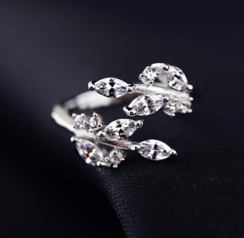 精致又精彩的6款简饰皇冠尾戒搭配推荐(图) 精致又精彩的6款简饰皇冠尾戒搭配推荐(图)