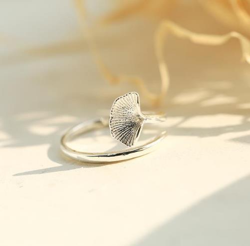 精致又精彩的6款简饰皇冠尾戒搭配推荐（图）