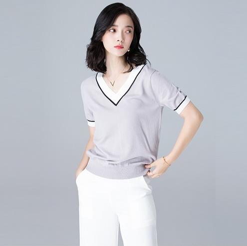 牛仔裤搭配印花收腰短袖T恤：显瘦显高T恤推荐