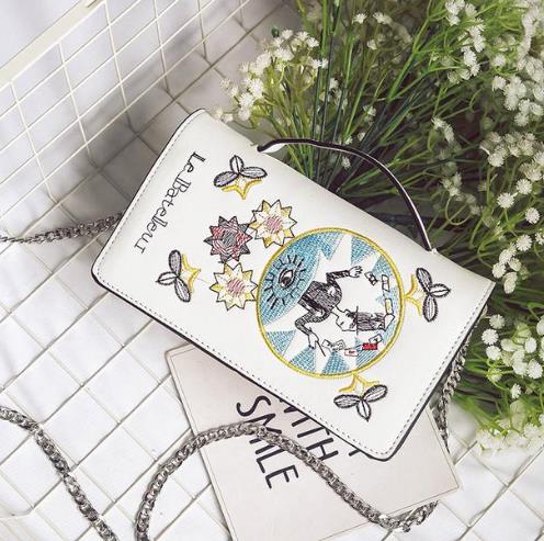 明星同款小猪包:6款小猪包打造经典复古感(图) 明星同款小猪包:6款小猪包打造经典复古感(图)