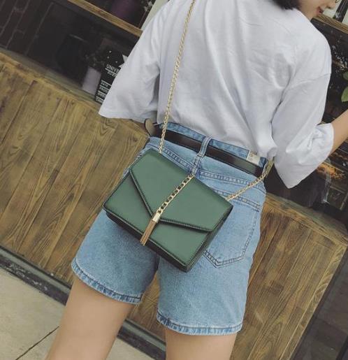 2017新款欧美链条迷你撞色小方包:百搭时尚(图) 2017新款欧美链条迷你撞色小方包:百搭时尚(图)