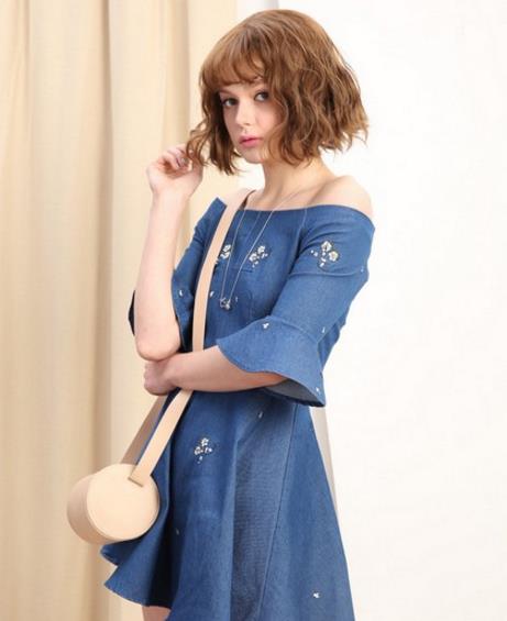 中长款收腰牛仔裙搭配高跟鞋:典雅干练牛仔裙分享 中长款收腰牛仔裙搭配高跟鞋:典雅干练牛仔裙分享