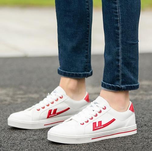 杨幂同款经典款帆布鞋:穿出了百变女神范(图) 杨幂同款经典款帆布鞋:穿出了百变女神范(图)