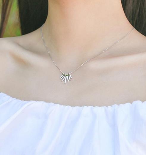 露出性感锁骨的单品韩版锁骨链简约颈链搭配(图) 露出性感锁骨的单品韩版锁骨链简约颈链搭配(图)