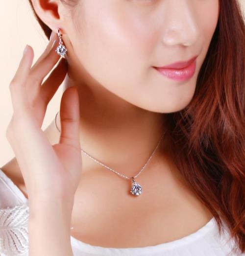 露出性感锁骨的单品韩版锁骨链简约颈链搭配（图）