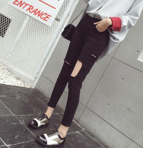 胖美眉专属牛仔裤：显高显瘦黑色破洞小脚裤（图）