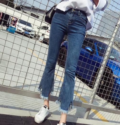 胖美眉专属牛仔裤：显高显瘦黑色破洞小脚裤（图）