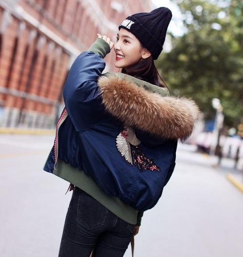 羽绒服才是冬装必备:大毛修身领羽绒服推荐(图) 羽绒服才是冬装必备:大毛修身领羽绒服推荐(图)