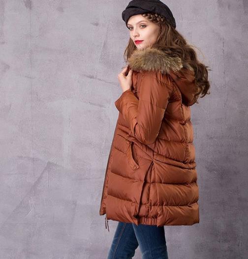 羽绒服才是冬装必备：大毛修身领羽绒服推荐（图）