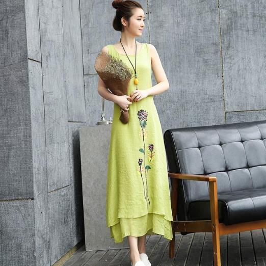 凉鞋搭配棉麻碎花连衣裙:搭出气质时尚复古风