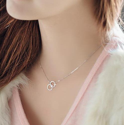 韩国微镶钻皇冠纯银戒指搭配:时尚洋气又百搭(图) 韩国微镶钻皇冠纯银戒指搭配:时尚洋气又百搭(图)