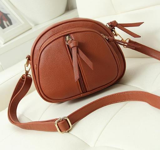 最流行拼接水钻斜挎包搭配:随性又彰显品位(图) 最流行拼接水钻斜挎包搭配:随性又彰显品位(图)