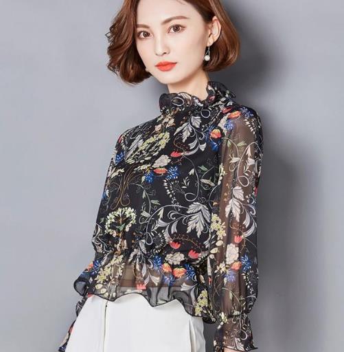 喇叭袖蕾丝衬衫凸显时尚优雅气质：增添女人味（图）