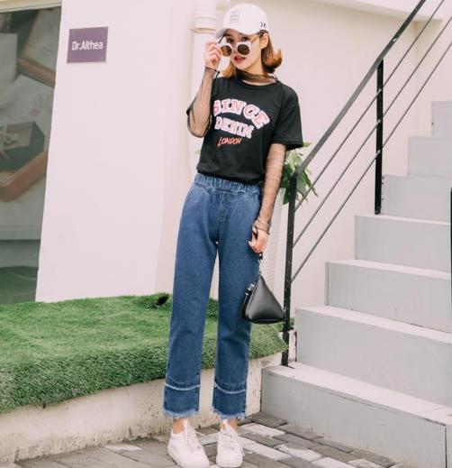 什么才是少女感：这几款卫衣+高腰牛仔裤美到爆