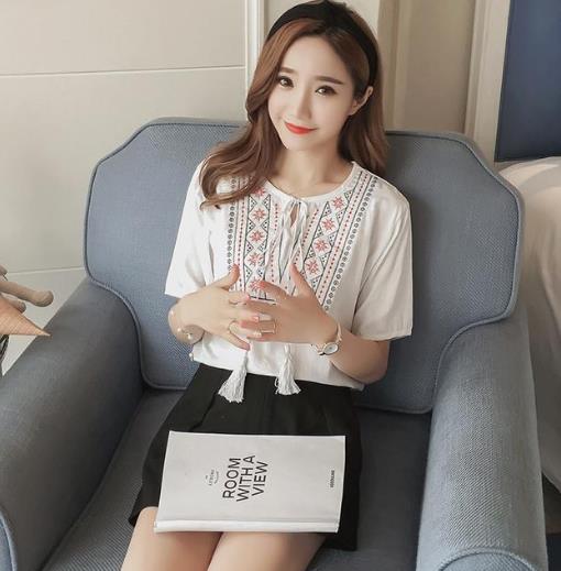 棉麻短袖连衣裙搭配：小清新文艺范连衣裙推荐