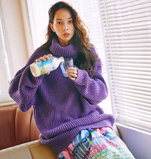 圆领刺绣针织衫怎么搭配才能彰显时尚减龄(图) 圆领刺绣针织衫怎么搭配才能彰显时尚减龄(图)