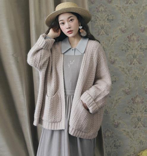 半身裙搭配灯笼袖刺绣套头毛衣:甜美复古风(图) 半身裙搭配灯笼袖刺绣套头毛衣:甜美复古风(图)