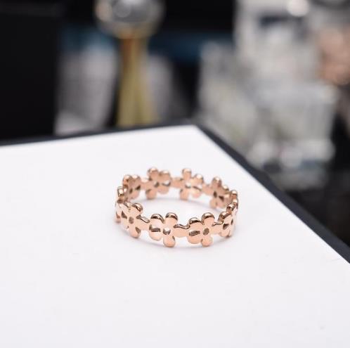 时尚气质玫瑰金戒指:这几款戒指彰显淑女风范(图) 时尚气质玫瑰金戒指:这几款戒指彰显淑女风范(图)