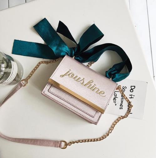 2017年新上市链条刺绣单肩小方包：简约百搭（图）