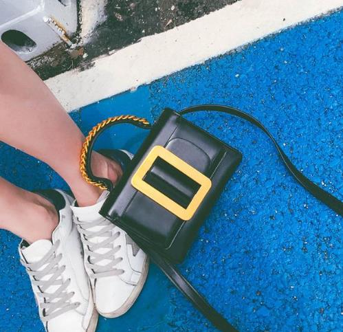 2017年新上市链条刺绣单肩小方包：简约百搭（图）