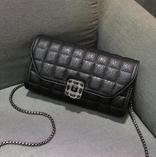 方包菱格链条包搭配：时尚优雅链条包推荐（图）