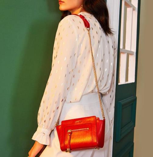 唐嫣刘雯同款牛皮小方包：6款小方包彰显时尚潮流