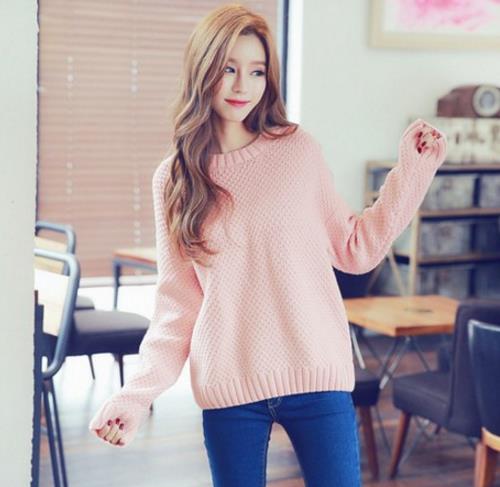 撞色V领绑带针织衫怎么搭配才能彰显个性十足（图）