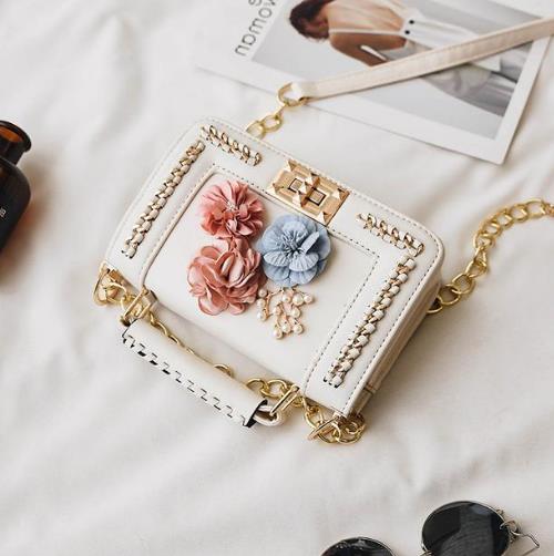 时尚锁扣单肩包搭配：百搭又实用单肩包推荐（图）