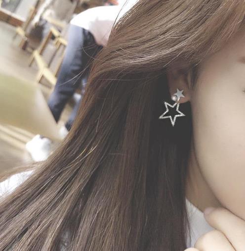 韩国明星同款五角星镶钻耳环:百搭显气质(图) 韩国明星同款五角星镶钻耳环:百搭显气质(图)