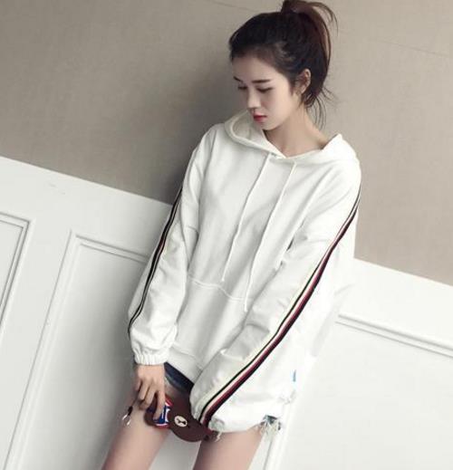 秋季偷懒神器时尚卫衣:连帽宽松套头卫衣搭配(图) 秋季偷懒神器时尚卫衣:连帽宽松套头卫衣搭配(图)