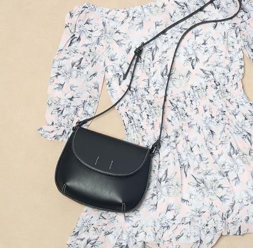 菱格链条单肩斜挎包的多种搭配:简约时髦又百搭 菱格链条单肩斜挎包的多种搭配:简约时髦又百搭