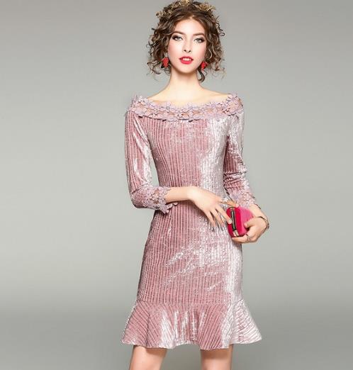 小脚裤搭配网纱拼接丝绒上衣:彰显青春活力(图) 小脚裤搭配网纱拼接丝绒上衣:彰显青春活力(图)