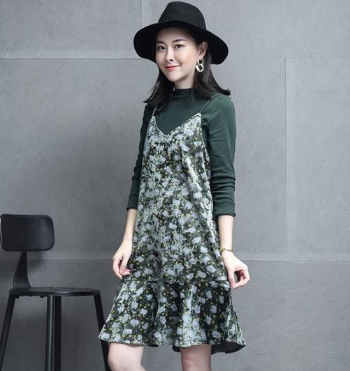 小脚裤搭配网纱拼接丝绒上衣:彰显青春活力(图) 小脚裤搭配网纱拼接丝绒上衣:彰显青春活力(图)