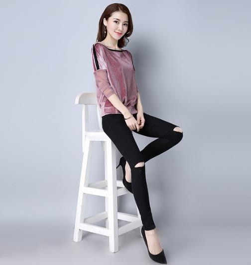 小脚裤搭配网纱拼接丝绒上衣:彰显青春活力(图) 小脚裤搭配网纱拼接丝绒上衣:彰显青春活力(图)